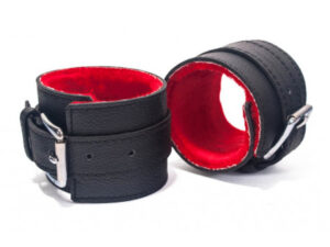 CATUSE DIN PIELE NEGRE